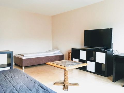 Dieses hübsch eingerichtete und zentral gelegene Apartment hat insgesamt 30 m². Es ist mit allem ausgestattet, was Sie für einen komfortablen Aufenthalt benötigen: frische Bettwäsche und Handtücher, notwendige Küchenutensilien, Kühlschrank, Toaster, ...