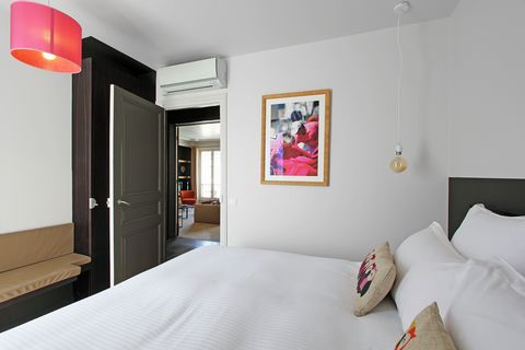 In a classic Parisian building with elevator this 95 square metre (1,020 sq ft) apartment has all the rooms off a main corridor so that each room is independent. There are three bedrooms with either queen or king beds and two bedrooms can be converte...