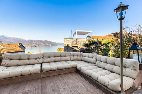 Huis te koop in Vedasco, een typisch gehucht in de heuvels van Stresa. De woning is een paar jaar geleden gerenoveerd. Dit gezellige huis te koop ligt in een rustige omgeving en geniet van een prachtig uitzicht op het Lago Maggiore, in een exclusieve...