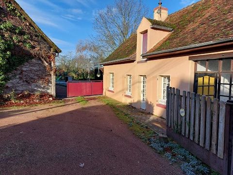 Ciry le Noble (71420) Partly dressed stone real estate complex comprising a 147m² house and a small house of 56m² full of charm. The main house consists of a fitted and equipped kitchen with direct access to a small covered terrace, a very beautiful ...