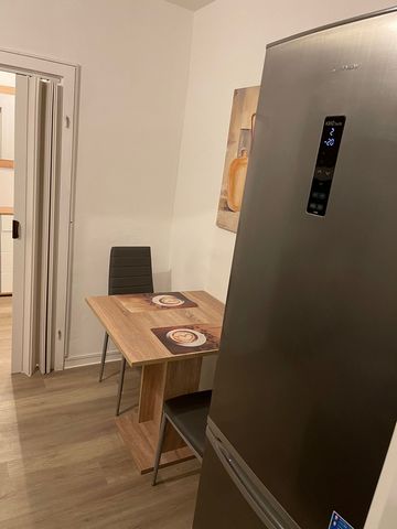 Very nice small and fine apartment in the heart of Mülheim and very good train and bus connections, 3 min walk to the nearest stop and no more than 10 min walk to Wiener Platz. Full entertainment in your own 4 walls with complete Sky package, Netflix...