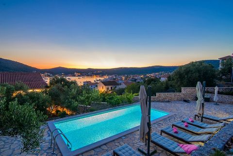 A wonderful holiday house on a gentle south-western slope, 70 m from the sea in the charming town of Vinišće. Vinišće is a hidden gem of the Adriatic coast, with crystal clear sea, 20 km away from the old town of Trogir and only 15 minutes drive from...