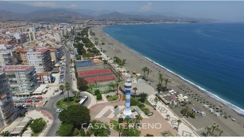 In the heart of the town of Torre del Mar, surrounded by multiple shops of all kinds, schools, just 2 minutes walk from the bus station and 6 minutes from the beach, we present this spacious commercial property for sale. This property allows you the ...