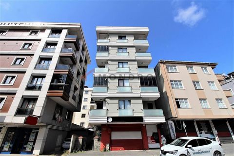 Appartement te koop is gelegen in Çakmeköy. De wijk Çakmeköy in Istanbul ligt aan de Aziatische kant van Istanbul. De regio is een van de snelst ontwikkelende districten van Istanbul en heeft de afgelopen jaren een snelle bevolkings- en economische g...