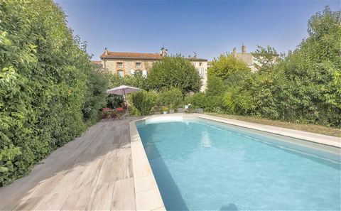 Exceptional Maison de Maitre, ideally situated near the lively Revel Marketplace. Encompassing over 325 M2 of living space, this residence boasts an open-plan design, a captivating kitchen seamlessly blending classic charm with modern aesthetics, fou...