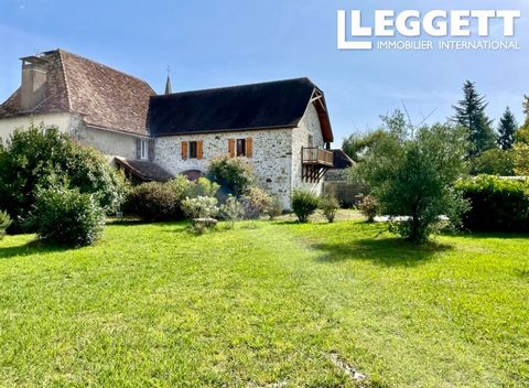 A17977 - I'm pleased to present this traditional 259m2 plus Béarnaise House in the heart of a wonderful village. The property benefits from three large lounges, including the spectacular large gallery with a vaulted ceiling, four/five bedrooms, with ...