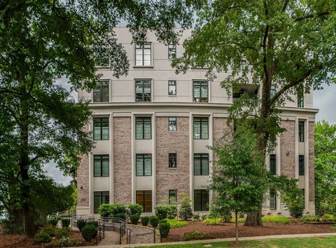 Amazing opportunity for a luxury residence in the heart of Myers park. This full floor unit is accessible through a private elevator shared with only 4 homeowners and goes directly from the secured underground parking directly into this custom unit. ...
