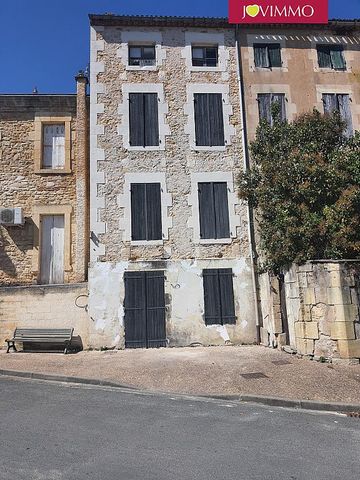 Located in Fumel. STONE BUILDING TO BE COMPLETELY RENOVATED ON 4 LEVELS IN THE HEART OF FUMEL JOVIMMO votre agent commercial Fabienne ROYER ... Stone building on 4 levels with commercial premises on the ground floor, area of ​​approximately 210 m2. T...