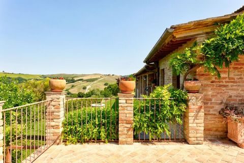This farmhouse in Montalcino near the beautiful cities of Pienza, Montalcino, Montepulciano and Siena is a perfect vacation destination. Ideal for a small family of 4 to live in its 1 bedroom, the home features a swimming pool which is shared by othe...