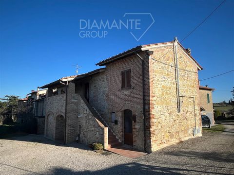 CASTIGLIONE DEL LAGO (PG), Surroundings: Portion of a farmhouse in stone and exposed bricks on two levels of about 160 sqm composed of: * Ground floor: apartment with independent entrance, living room, kitchen with another entrance and external porch...