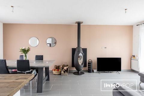 Immo-pop, the fixed price real estate agency offers this house of 2010 R + 1 of 135m2, on a plot of 500m2 in Citry, near the center and the train station of Nanteuil Saâcy (5min by car). Possibility to take the bus 200m from the house, 50 min from Pa...