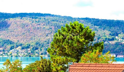 Ref 67677FD: in VEYRIER-DU-LAC, near Annecy-le-Vieux, magnificent 121 m² T4 flat with lake view and 15 m² terrace in a very small co-ownership. Lake 200 meters away as the crow flies, 500 meters on foot. This property includes a very bright and spaci...