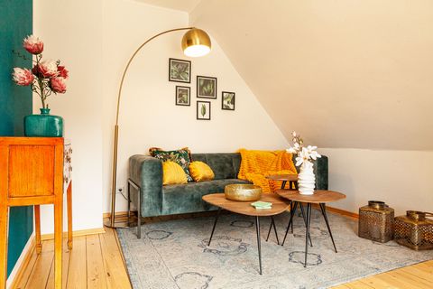 Welcome to nidusROOMS - to our modern and high-quality design apartment near Heidelberg. You will find the apartment on the top floor of a three-family house in a quiet residential area. Public transport and shopping opportunities can be reached in a...
