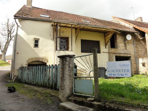 IN PRETTY VILLAGE OF SAINT MAURICE LES COUCHES 5 MINUTES FROM DIAPERS IN BURGUNDY SET OF TWO VILLAGE HOUSES TO RENOVATE WITH PRIVATE COURTYARD 1st house composed of an entrance, a toilet, a bathroom, a kitchen, a living room and a bedroom Upstairs tw...