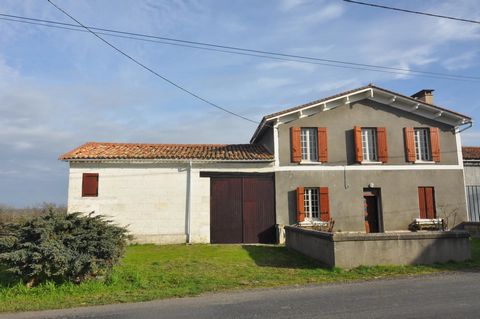 EXCLUSIVE TO BEAUX VILLAGES! 71 m² house to renovate South of Saint-Aulaye small house of 71 m² to renovate on land of 683 M². It comprises a kitchen-dining room with fireplace, living room. WC. Upstairs? a landing leading to 2 bedrooms and a shower ...