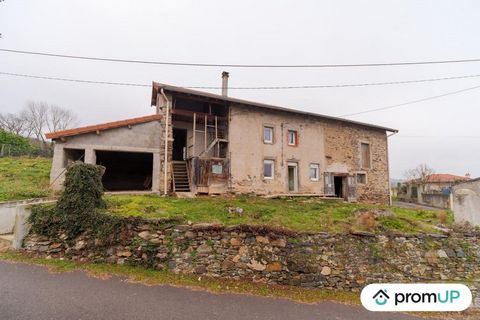 Discover this charming old house of 260 m2 in RETOURNAC, offering an authentic living environment in the heart of the town. Although this house requires a complete renovation, it offers great potential to give birth to your future project. On a plot ...