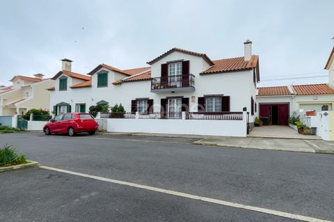 Identificação do imóvel: ZMPT564612 House T4+1, located in the prestigious Alcindo Alves neighborhood, in the parish of Relva, 5 minutes from the city center of Ponta Delgada. With a frontage of 14 meters, this villa offers a gated side entrance that...