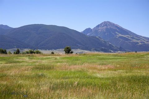 This 10.26-acre property is located on the desirable east side of Paradise Valley, with easy, year-round access off East River Road in Pray. Enjoy breathtaking views in every direction, with unobstructed views of Dexter and Emigrant peaks. Build your...