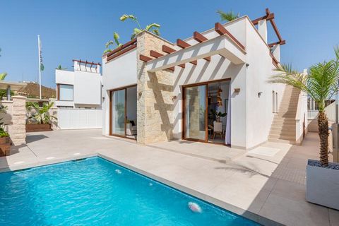 New development of 3 bedroom/2 bathroom villas, with optional private swimming pool and basement. Located a few minutes walk from Playa de Vera and its famous 1.5km long naturist beach. There are two models of villa available, either 90m2 built area ...