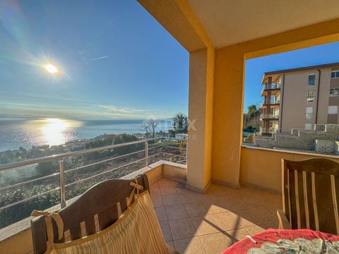 Location: Primorsko-goranska županija, Opatija, Opatija - Centar. OPATIJA, CENTER - excellent larger apartment 127m2 with garage, terrace and panoramic view of the sea For sale is a fantastic apartment in a recent construction, which covers 127m2 of ...