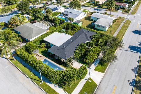 Extra large, corner lot (9,095 sqft) with room for a pool, addition and/or enhanced tropical outdoor living. The options are endless. Renovated and well-maintained home with open living - dining - den. New kitchen appliances, new roof (2022), new wat...