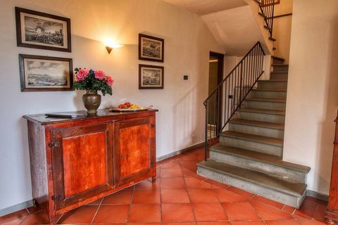 The 4-bedroom holiday home can host 8 people easily. Ideal for families, this home has a swimming pool, free WiFi and parking. The property is surrounded by vineyards, olive trees and fruit trees, with a panoramic view of the Tuscan hills. Siena is a...
