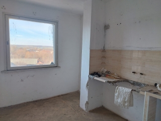 Price: €21.000,00 District: Elhovo Category: Apartment Area: 72 sq.m. Bedrooms: 2 Bathrooms: 1 Location: Countryside Apartment in the town of Elhovo Living area: 72 sq.m. Price: 21 000 EUR 2-bedroom apartment with an excellent location We offer for s...
