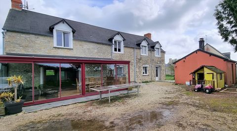 In the town of BLOSVILLE, 10 minutes from Carentan, the Saint Marcouf agency offers a pretty house of about 175 m2 composed of a living room, a fitted and equipped kitchen and toilet on the ground floor. Upstairs, four bedrooms, an office, bathroom a...