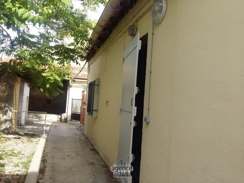 Real estate purchase of a T2 apartment in the town of Marseille 14th. Apartment composed of a bathroom, a kitchen area and a bedroom. The habitable interior area is about 30m2. Tenant in place since 2016, up to date with his rents and charges (480 € ...