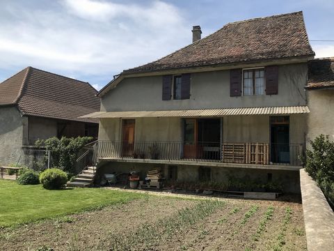 in MARIN, between Thonon les Bains and Evian les Bains, come and discover this pretty building. If you are attracted by the charm of the old, this house will make you happy. The house, semi-detached on one side, in the centre of a historic place in M...