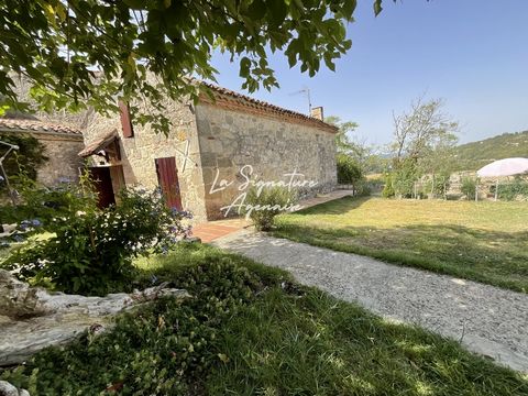 In the heart of the pretty medieval village of Clermont-Dessous, 20 minutes from AGEN and Marmande, come and discover this beautiful stone building of 85m2. It consists of a fitted kitchen and pantry, a bright living room with its fireplace, a bathro...