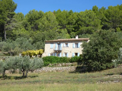 Situated in a quiet area, in a protected green zone, the old mas, restored by the current owners, which dominates a 10 hectares plot planted with olive trees and pine trees, benefitting from a splendid view with south facing exposure, has about 270m2...