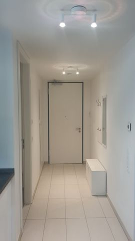 1,5 Zimmer Apartment im Erdgeschoss mit einem kleinen Balkon in Mühlheim-Dietesheim mit günstiger Wohnlage und perfekter Erreichbarkeit. Zu der Wohnung gehört eine Einbauküche, eine Waschmaschine (bereits angeschlossen), einen Trockner, ein extra Fah...