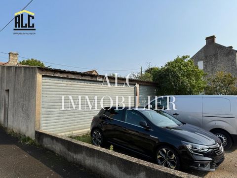 Yann LE CARVENNEC vous présente à la vente ces deux garages pour investissement locatif de 21 m2 et 36 m2. Equipés de portes électriques. Installation solaire. Investissement locatif. Les deux sont vendus loués. FONCIER: 222 € RÉFÉRENCE : 1382 Pour u...