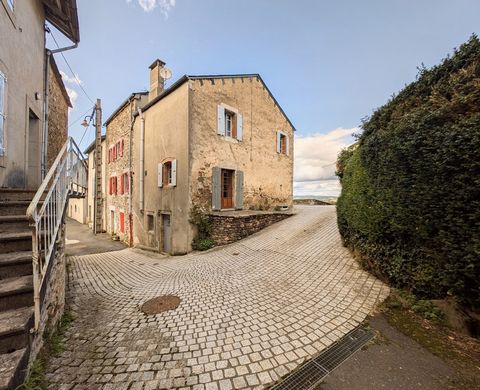 Dans le centre du village au BEZ, à proximité de BRASSAC, venez découvrir cette maison à rénovér. Vous souhaitez faire votre premier achat, un investissement locatif, ou acquérir votre résidence secondaire, ce bien est fait pour vous ! Elle se compos...