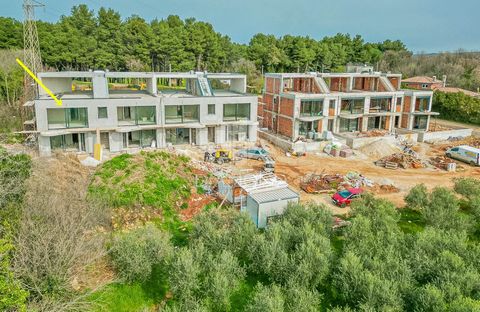 Location: Istarska županija, Poreč, Poreč. Istria, Poreč! A few minutes' easy drive from the city of Poreč, just 3 km from the sea, there is this beautiful modern apartment under construction! The apartment is located on the 1st floor of a modern bui...