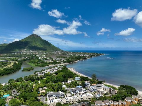 In Tamarin, einer der exklusivsten Adressen von Mauritius, vereint dieses 110 m² große Apartment Eleganz und Komfort in einer himmlischen Umgebung. Es wurde 2015 erbaut und bietet ein unvergleichliches Wohnumfeld mit privatem Zugang zu einem geschütz...