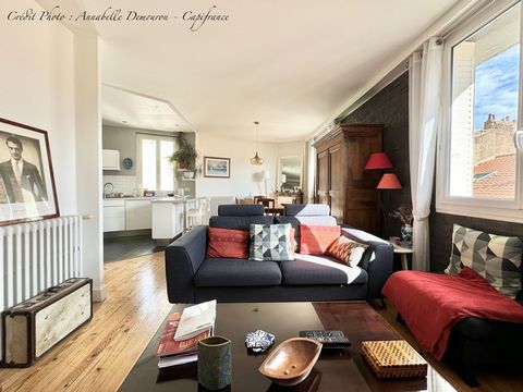 Appartement F3 rénové - Hypercentre de Clermont-Ferrand Annabelle DEMOURON vous propose EN EXCLUSIVITE, à deux pas du Palais de Justice et à moins de cinq minutes de la place de Jaude, un superbe appartement T3 rénové de 80 m2 (78,52 m2 en loi Carrez...