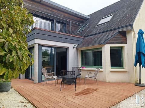 Découvrez cette somptueuse maison avec extension d’architecte réalisée en 2014, idéalement située dans le secteur recherché du Douvez, sur la commune de Guipavas, à deux pas de l'Elorn. Cette propriété unique allie modernité, confort et élégance, le ...