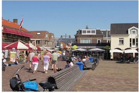 Ferienwohnung mit Meerblick. Meer am überseite .....also Im Badehose mit Bollerwagen zum Strand....super! Ferien wie Ferien sein soll. Kinder können im Sandkasten hinter der Ferienwohnung spielen oder ganze herum rennen weil die Eltern genießen von M...