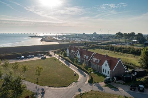 Diese freistehende Villa für 8 Personen (8+2) ist eine besondere Kindervilla! Mit vielen netten Extras wie einem Trampolin, einem speziellen Kinderzimmer, zusätzlichen Spielen und einem speziellen Badezimmer. Diese freistehende Ferienvilla liegt am R...