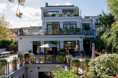 Parc de Woluwe - Casa a schiera con 5 camere da letto + ufficio + terrazza + giardino + garage. Si compone di un ingresso con guardaroba e servizi igienici separati, un ampio soggiorno luminoso (+/- 60m2), una cucina americana completamente attrezzat...