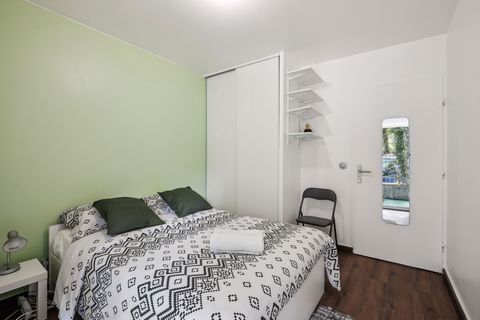 Nous vous proposons cet appartement chic et lumineux avec une terrasse privée. Il dispose d'équipements tels qu'un barbecue, un jardin avec mobilier et une cabane. La cuisine est américaine avec hotte aspirante, micro-ondes, bouilloire, cafetière, gr...