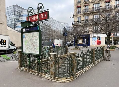 Montparnasse Falguiere, Geschäfts- oder Berufswände 440 m2 80 Meter von der Metro Falguière entfernt, in der Nähe des Krankenhauses Necker und des Bahnhofs Montparnasse, bieten wir Ihnen Geschäftswände auf und im Hof von ca. 440 m2 auf 3 Ebenen: Kell...