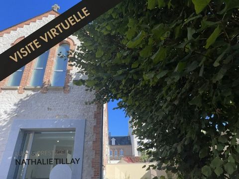 Orléans Dunois, superbe maison- appartement à vendre, une ancienne chapelle redistribuée et rénovée dans un esprit loft alliant le charme, les volumes généreux et le style contemporain et industriel. Une très grande hauteur : un plafond ou les arches...