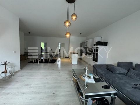 Vende-se um apartamento de 4 assoalhadas recentemente renovado com uma generosa área útil de 125 metros quadrados. Este apartamento faz parte de um projeto de renovação recentemente concluído em julho de 2023. Do chão ao teto, tudo foi redesenhado pa...