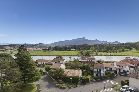 Appartement T2 au 6ème et dernier étage avec ascenseur avec une magnifique vue sur la Rhûne et le Golf de la Nivelle. Il est composé d'une entrée avec salon salle à manger, une loggia entièrement fermée, une chambre, une salle d'eau, un wc séparé, un...