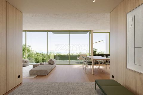 Identificação do imóvel: ZMPT570401 Discover the Torre 4A T3 Apartment, located on the 4th floor of the prestigious Campo Alegre 1024 development. With a gross private area of 169.70 m² and an outdoor area of 35.80 m², this apartment offers a sophist...