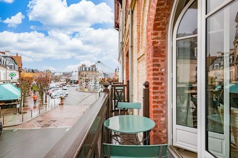 Magnificent 75m2 apartment located in the very center of Deauville, on the famous Place Morny. Completely renovated in 2023, this high-end duplex has a magnificent double living room and two bedrooms. Private entrance which gives direct access to thi...