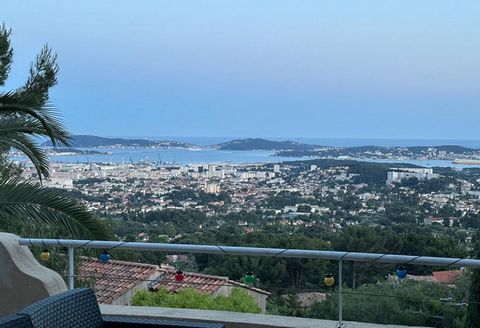 Toulon Oeste, zona muy solicitada, Villa excepcional de 290 m² con vista al mar de 180 grados en una parcela de 1300 m² que actualmente comprende tres hermosos apartamentos independientes: una T5 con 4 dormitorios de 140 m², una T2 de 65 m² con un do...